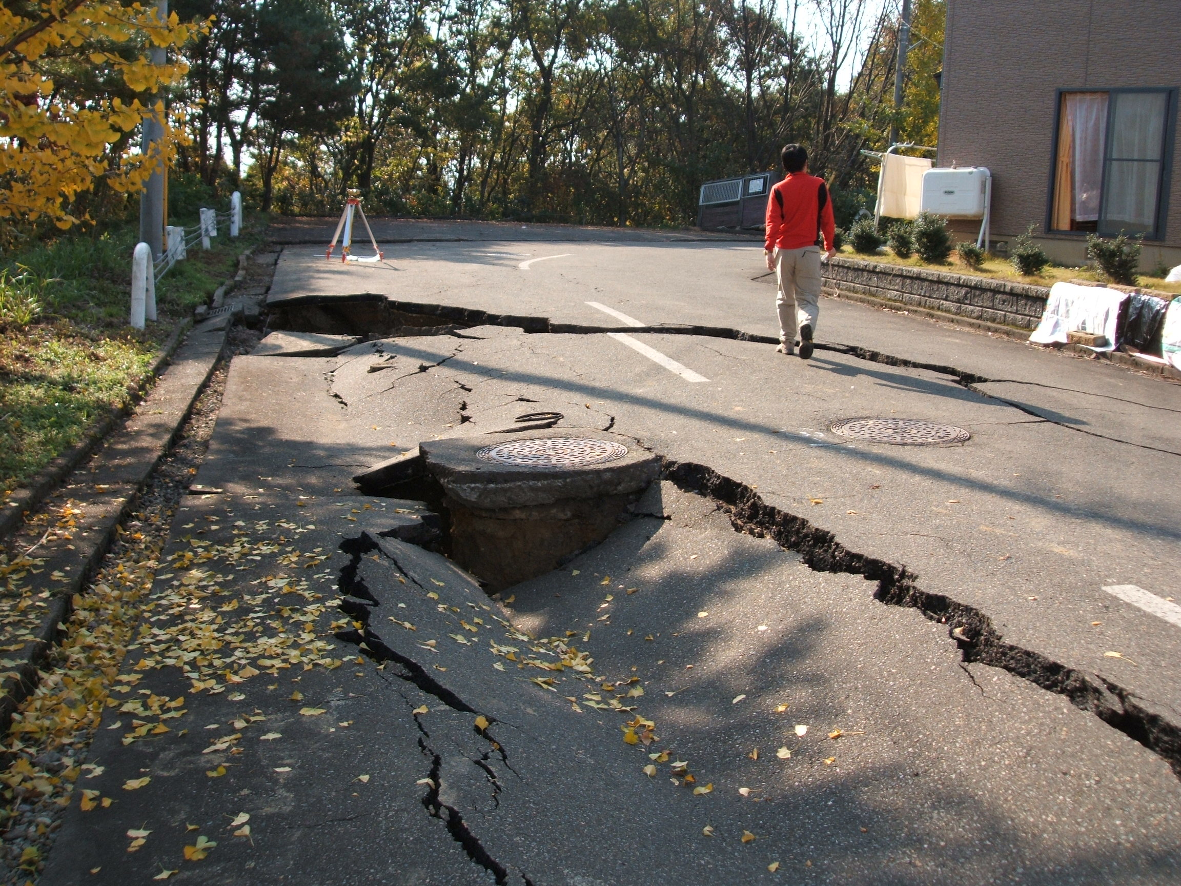 マンホール周辺の損傷
