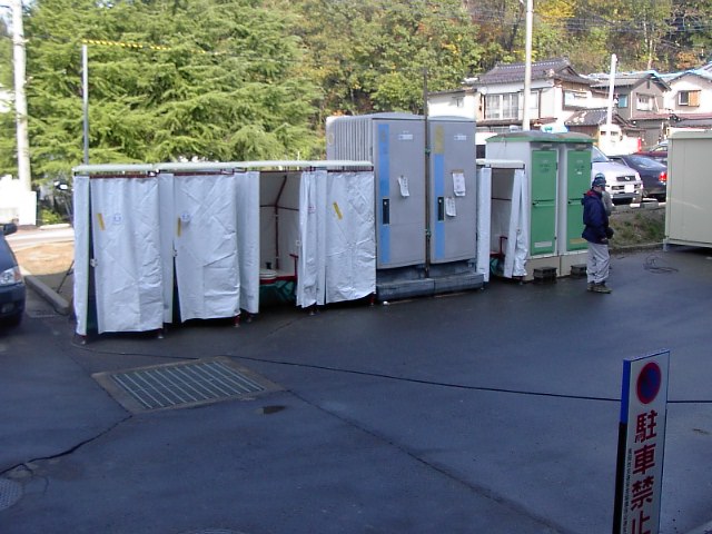 避難所に設置された仮設トイレ