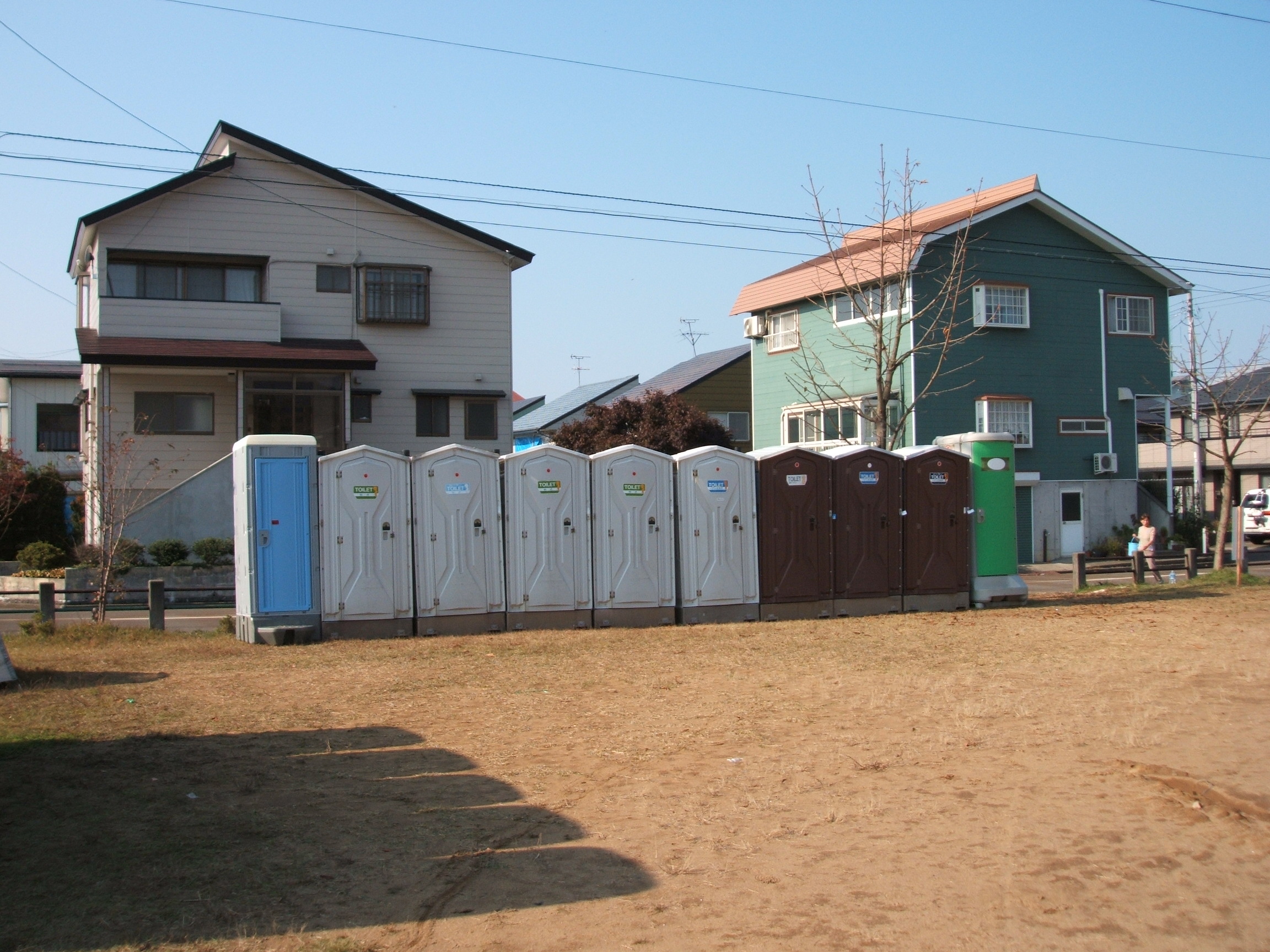公園に設置された仮設トイレ